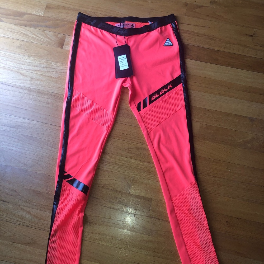 Black Pyramid Legging